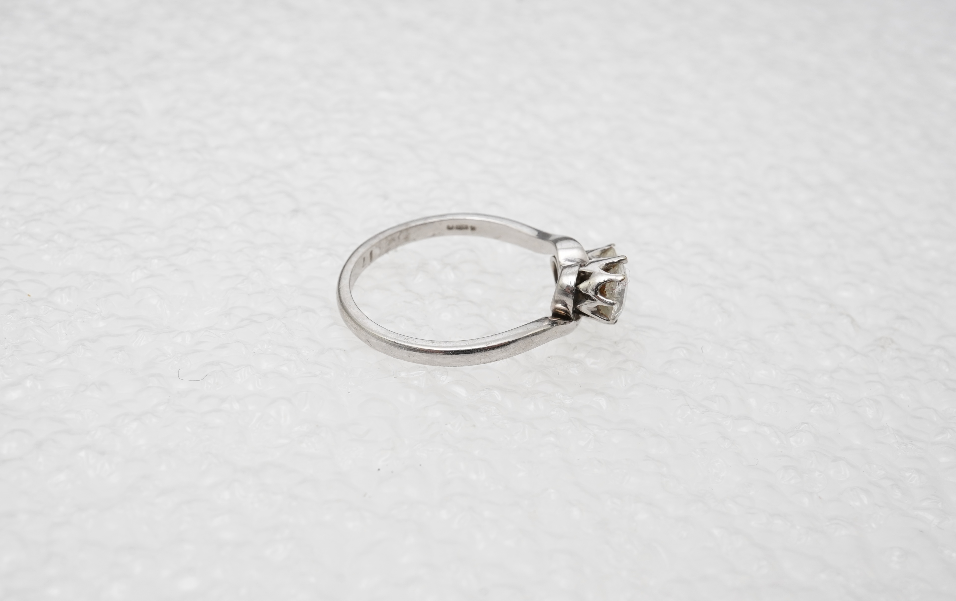 A diamond 'toi-et-moi' ring, early 20th century